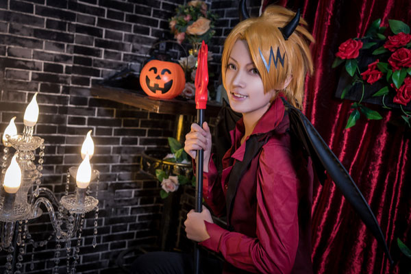 Full Set Kaminari Denki Cosplay Photos